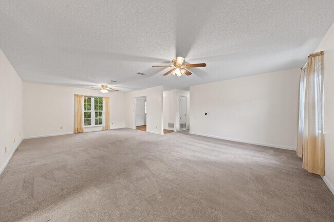 Building Photo - 122 Beach Dr