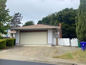 Building Photo - 2152 Blue Jay Cir., Pinole, CA 94564