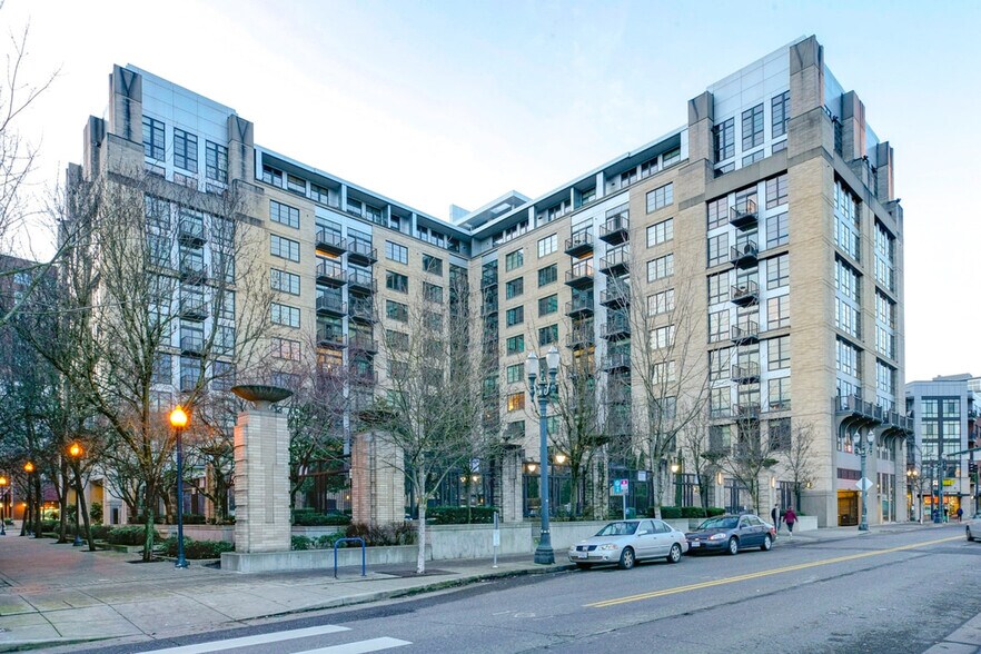 Building Photo - 900 NW Lovejoy St