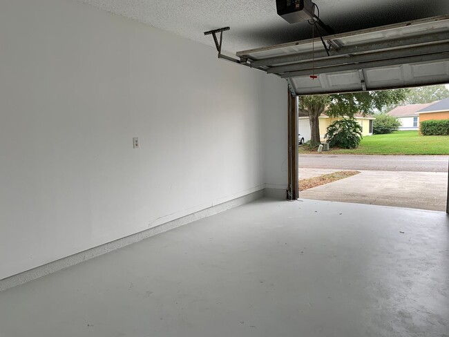 Building Photo - Convenient to the Polk Parkway off Lakelan...