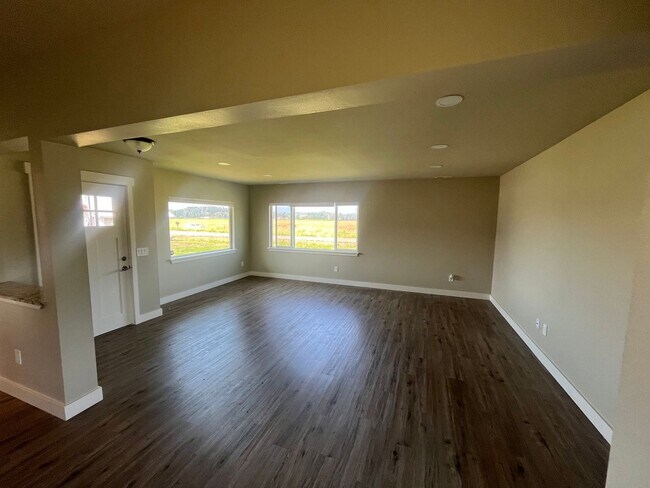 Building Photo - Large 2 bed 1 bath house in the country