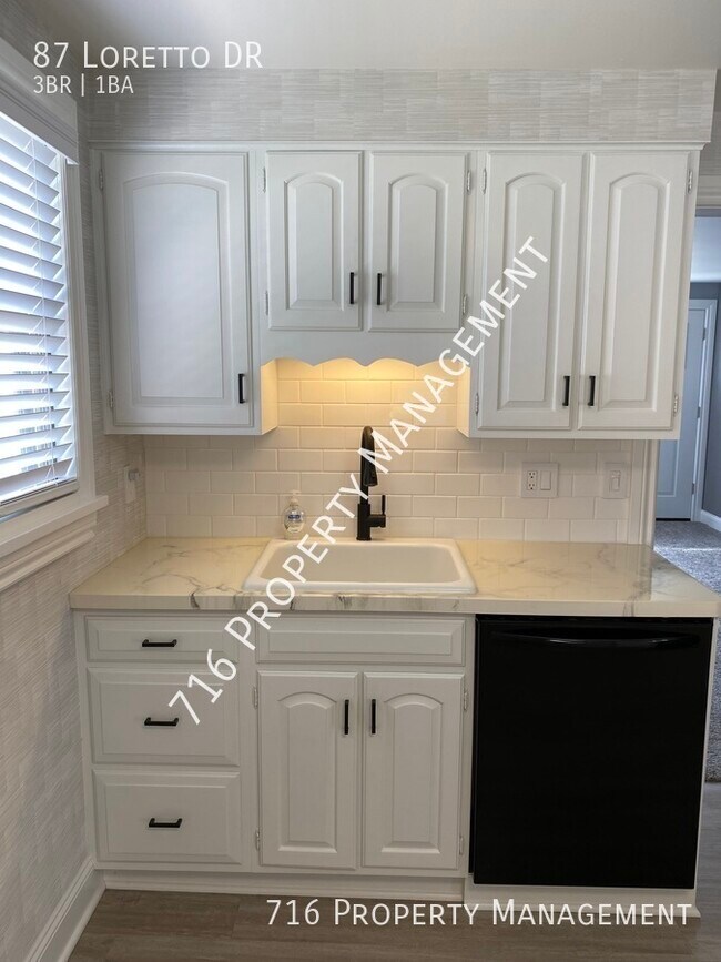 Building Photo - Newly Renovated Single Family Home! Move i...