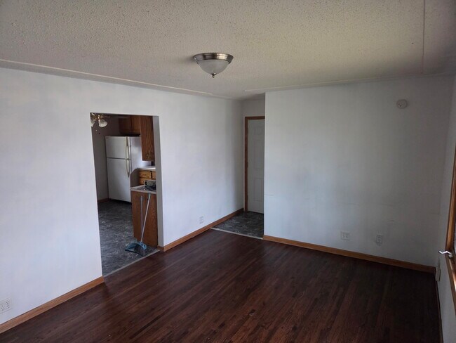 Building Photo - 4573 Main St NE