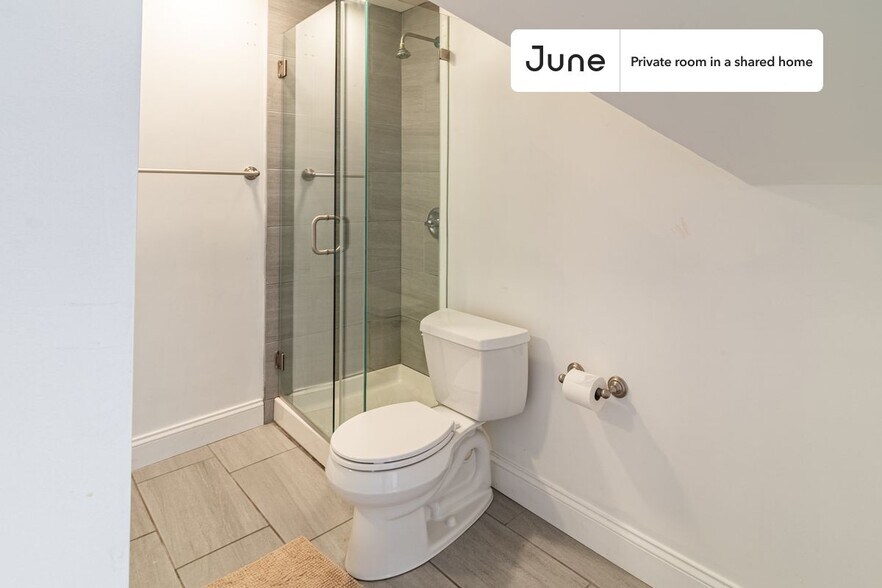 Building Photo - Room in Shared 6 bed/2 bath home