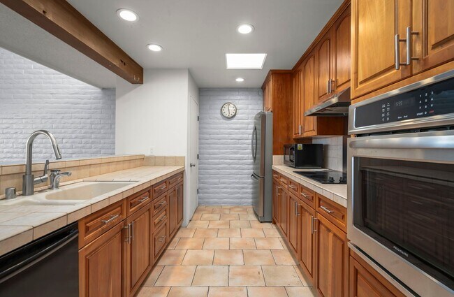 Building Photo - 3447 Skyline Blvd