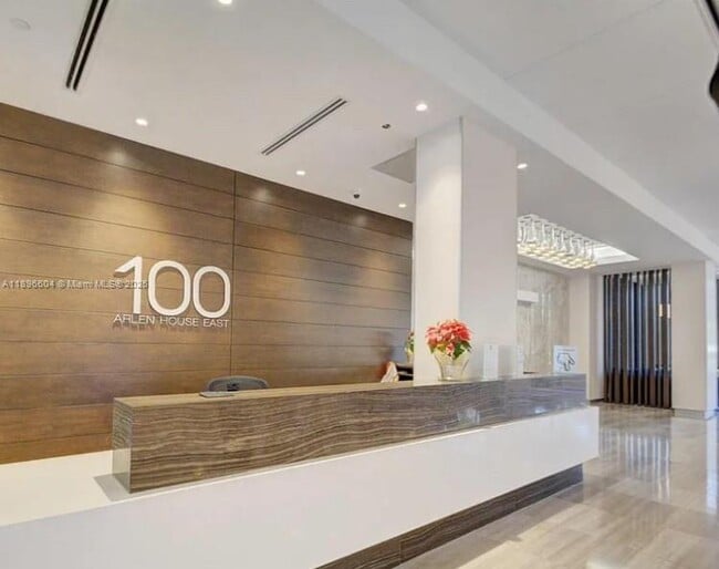 Primary Photo - 100 Bayview Dr