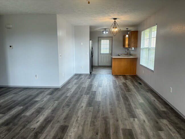 Building Photo - 898 N 22nd St