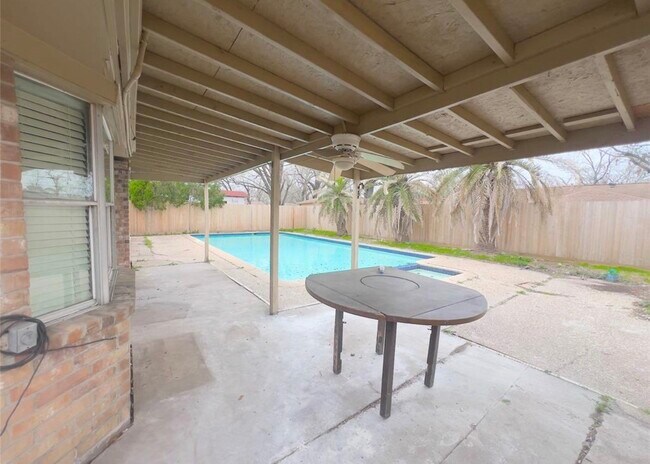 Building Photo - 430 Breeze Park Dr