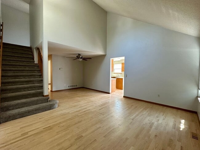 Building Photo - Finished Basement!