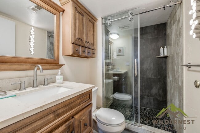 Building Photo - Treehouse Condo - 2 Bedroom/2 Bath Inviting Condo w/All Utilities On Bus Route