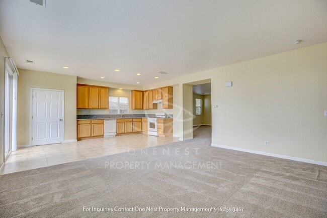 Building Photo - Beautifully maintained 4 bedroom 2 bath home!