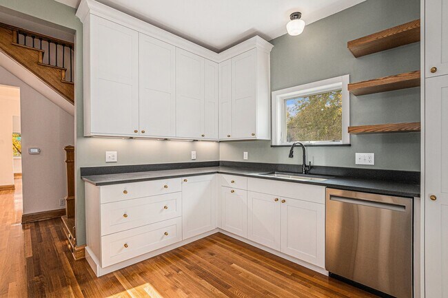 Building Photo - Beautifully Remodeled Home in Cherry Creek