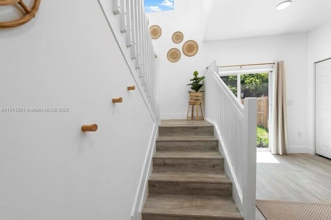 Building Photo - 5127 NW 5th Ave