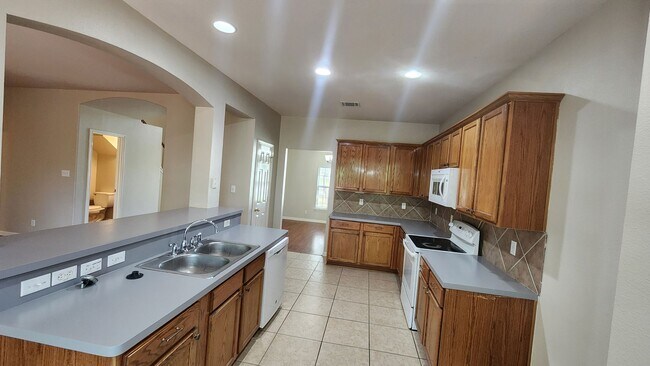 Building Photo - Located In the heart of Stone Oak