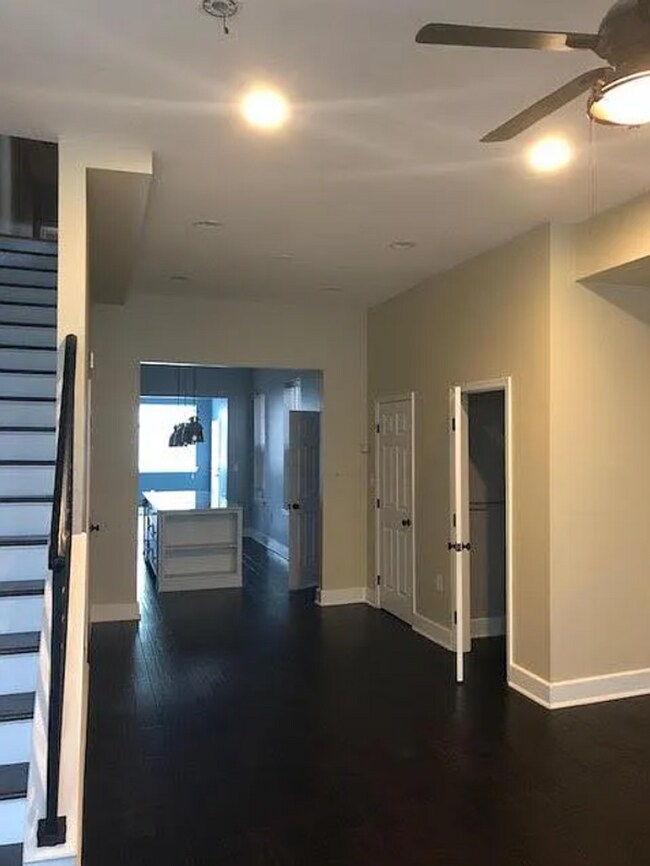 Building Photo - Charming Rowhouse Retreat in the Heart of DC!