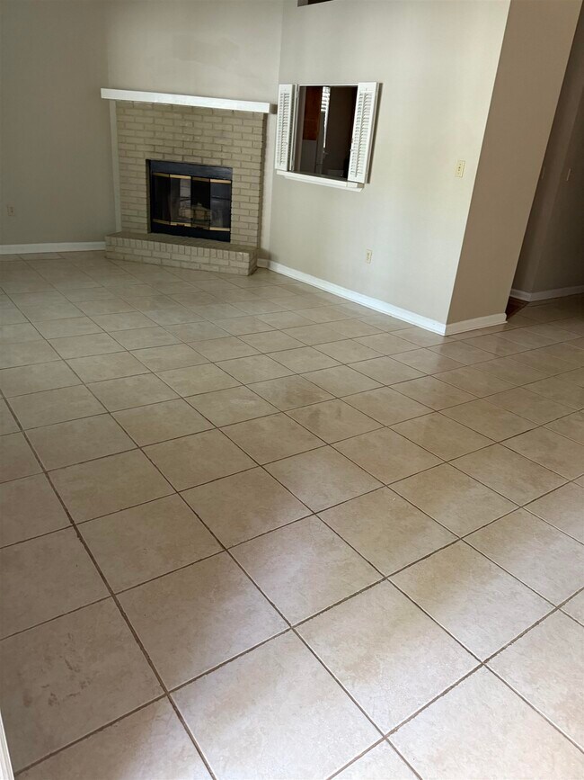 Building Photo - 2231 Treeo Ln