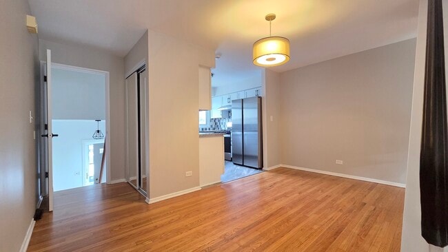 Building Photo - 553 W Park Ave