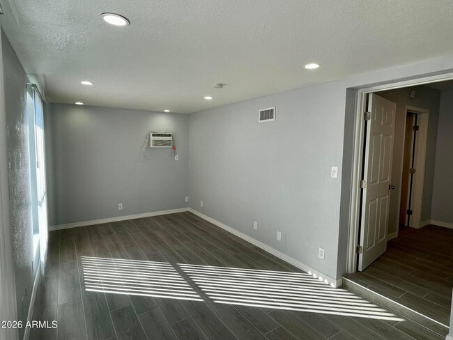 Building Photo - 7519 N 59th Ln