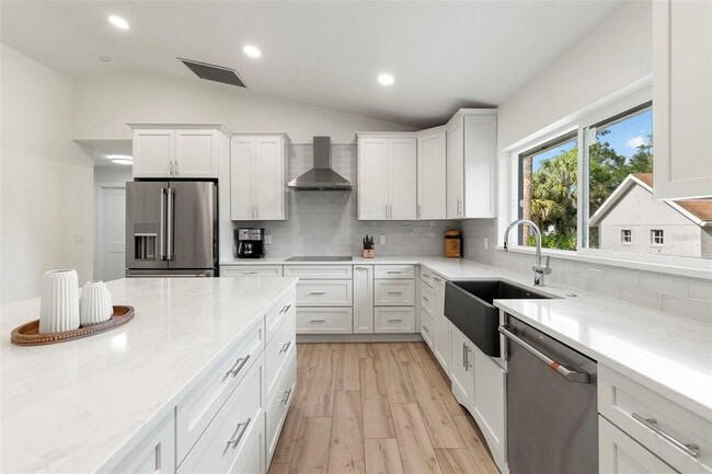 Building Photo - 1020 19th St SW