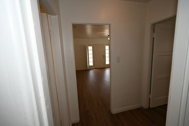 Building Photo - 1609diam