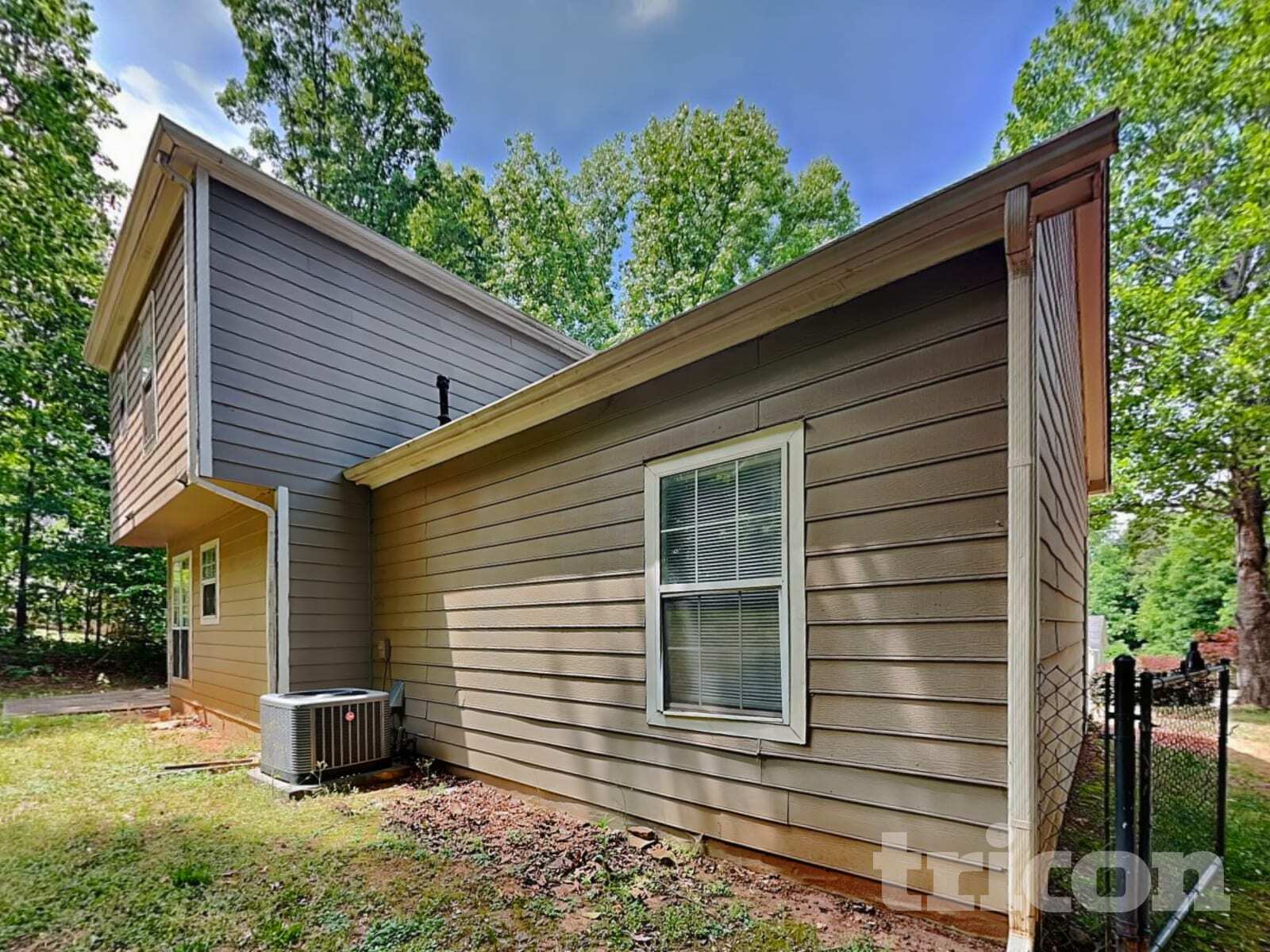 Building Photo - 3520 Willow Tree Cir