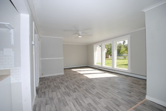 Building Photo - Farewell Avenue (230)