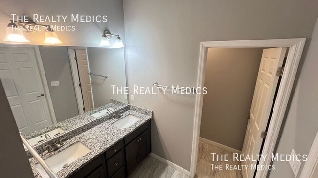 Building Photo - 1750 Loquat Ct NW