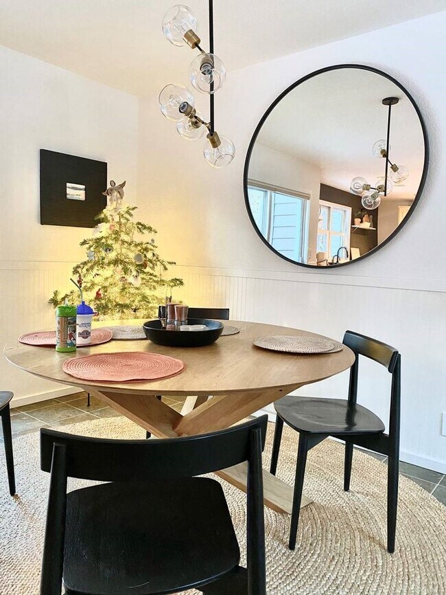 Building Photo - 3 Rivers - Wonderful 3 Bedroom home availa...