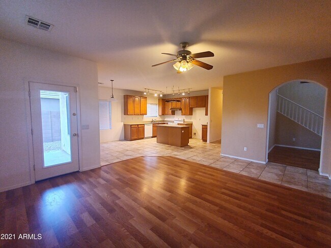 Building Photo - 1280 E Canyon Creek Dr
