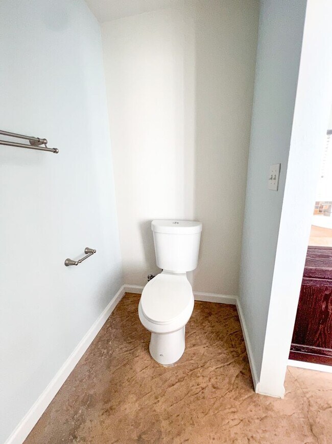 Building Photo - A Beautiful 2 Bedroom Home with Office and 2 Bonus Room