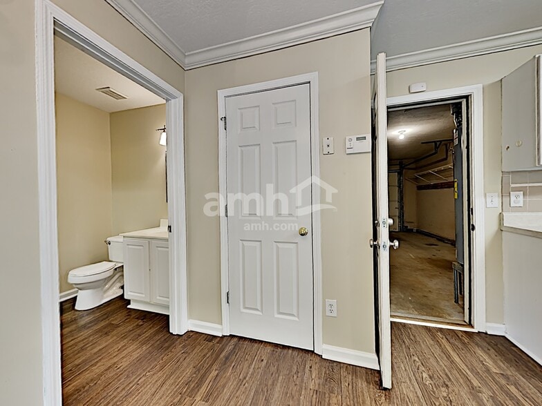 Building Photo - 1405 Randall Park Dr