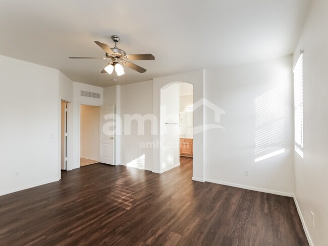 Building Photo - 12238 W Lincoln St