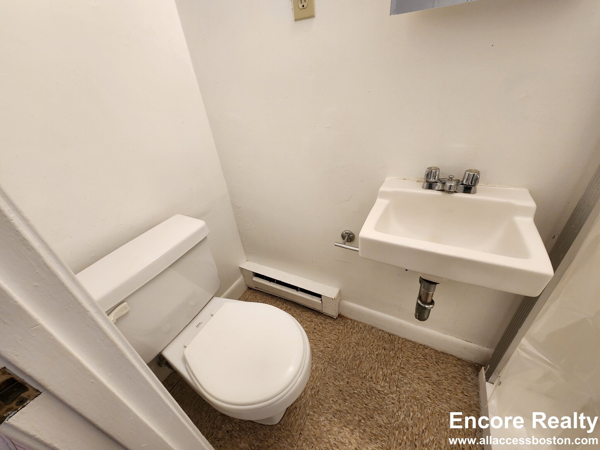 Building Photo - 405 Beacon St