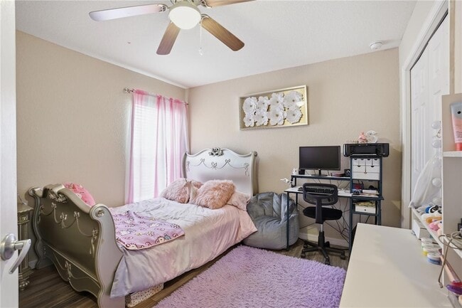 Building Photo - 4937 SW 98th Pl