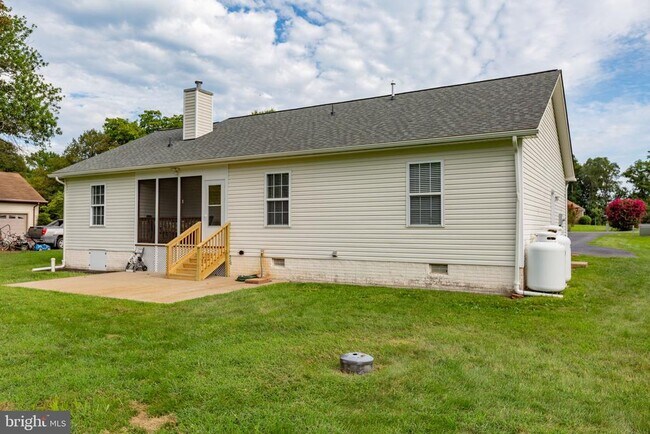 Building Photo - 205 Old Landing Ct