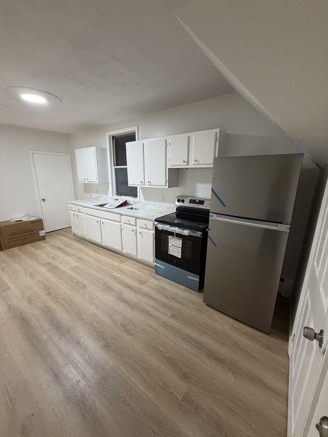 Building Photo - 76 Beacon Ave