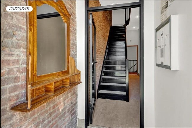 Building Photo - 539 Rogers Ave