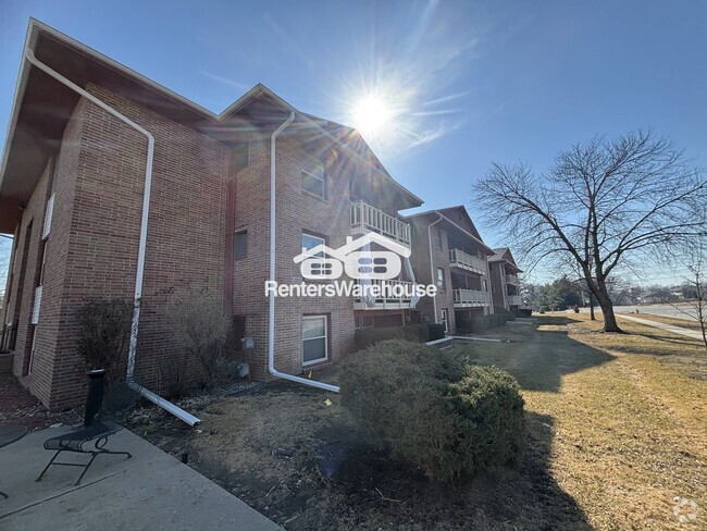 Building Photo - 7815 Douglas Ave
