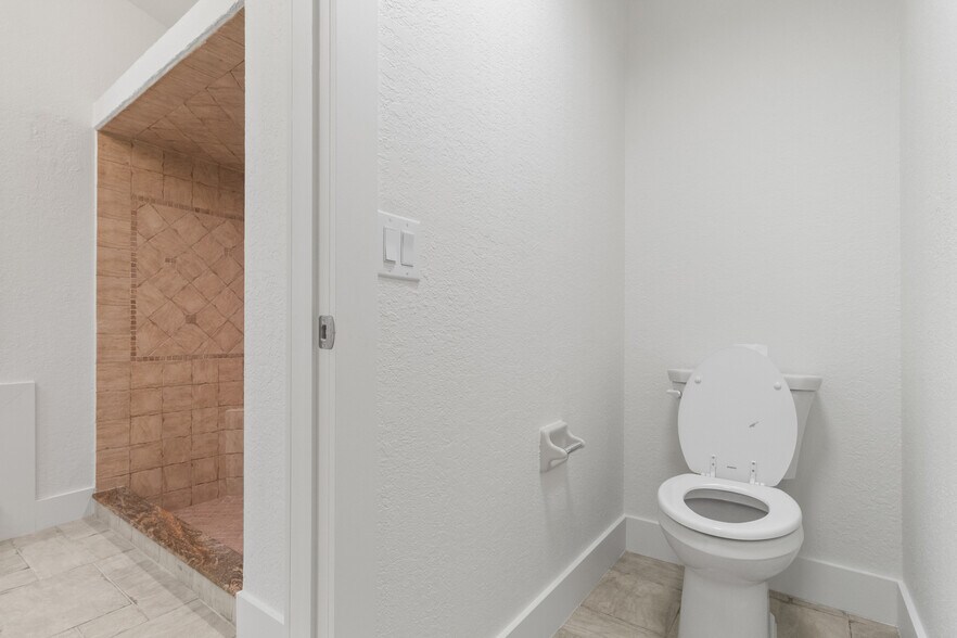 Building Photo - 11918 Quail Ridge Dr