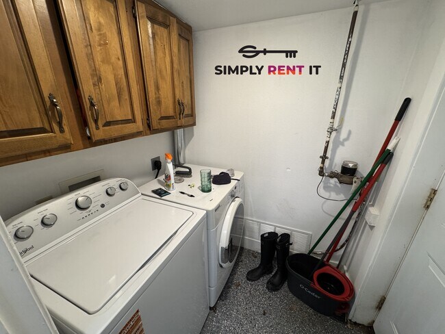 Building Photo - 1 Home! 3 Rental Options | On Campus | Budget Friendly