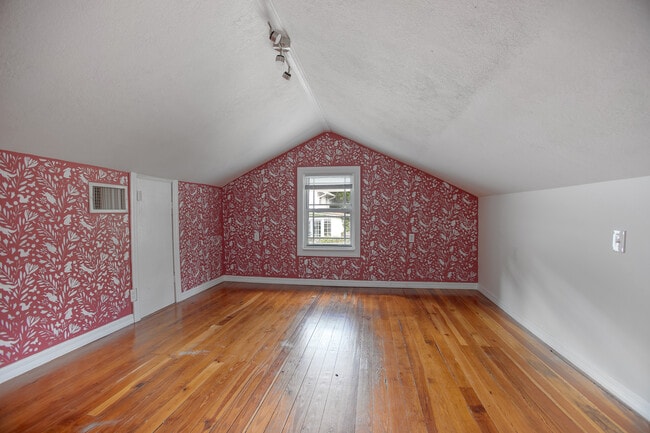 Building Photo - 1056 Stevens St