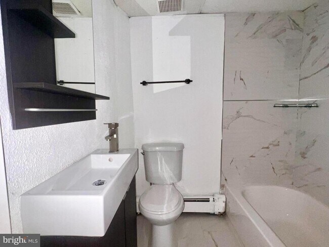 Building Photo - 1247 Shackamaxon St