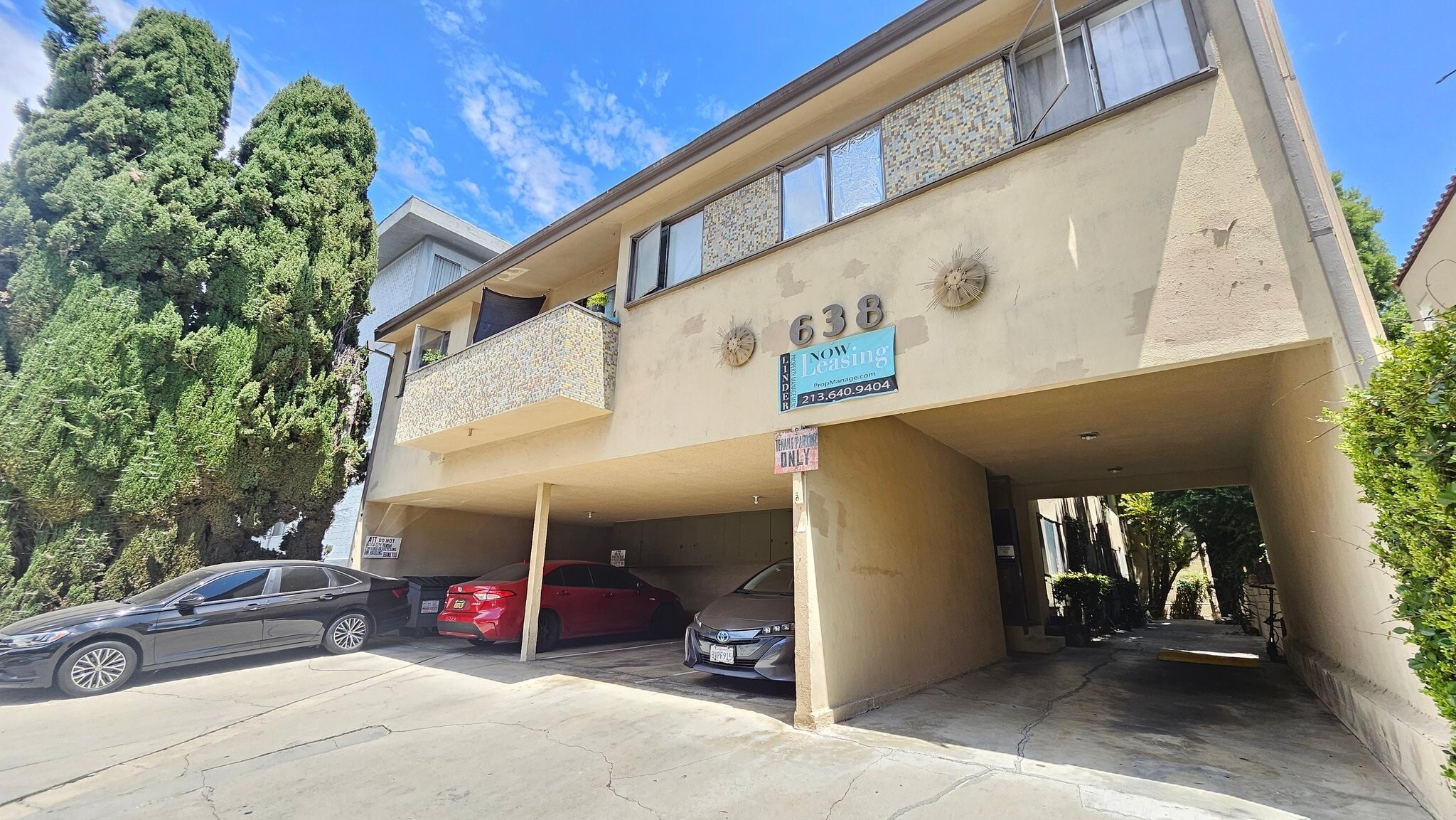 Building Photo - 638 N W Knoll Dr