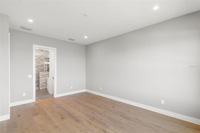 Building Photo - 1810 4th St E