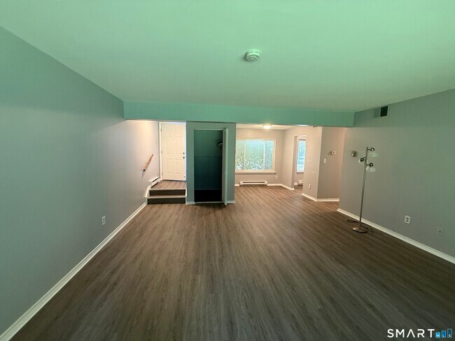 Building Photo - 113 Candlewood Dr