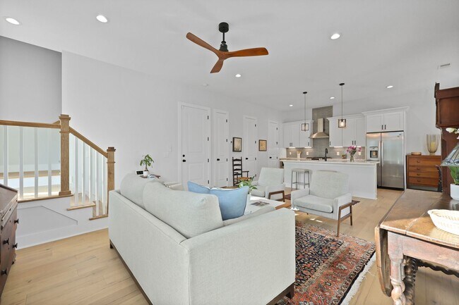 Building Photo - Elevated Charleston Charmer