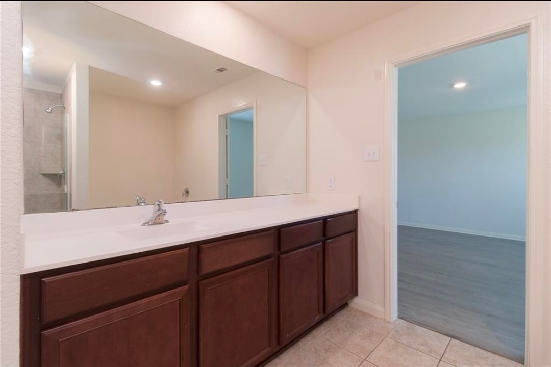 Building Photo - 15310 Albert Oak Dr