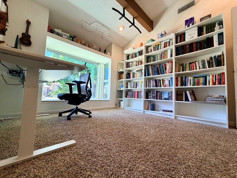 Building Photo - 5107 Parque Vista Way