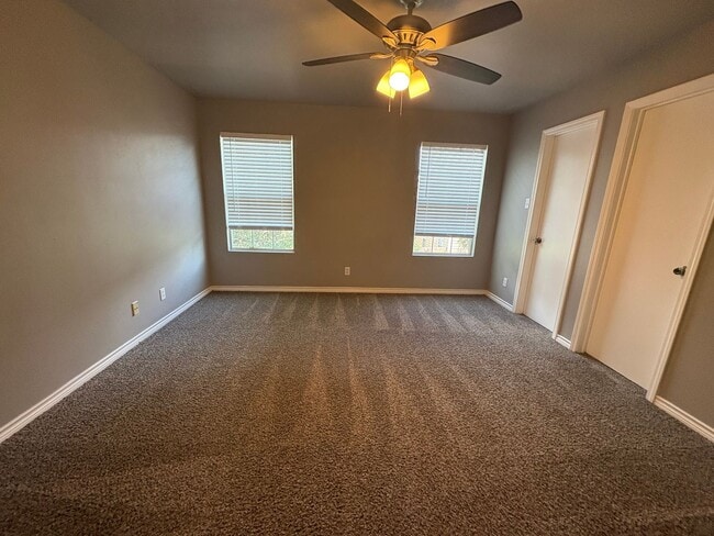 Building Photo - Newly Renovated Town-home