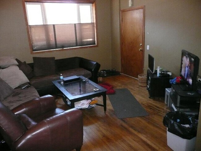 Building Photo - 3151 N Southport Ave